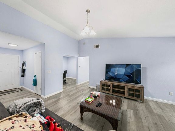 3rd image of 8152 Steinbeck Way