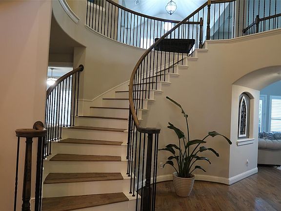 5th image of 2843 Vienta Ct