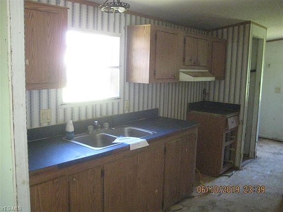 4th image of 11443 Meadowbrook Ave NE