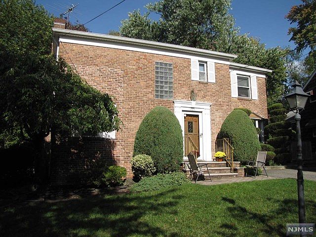 2nd image of 703 Northumberland Rd