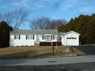16 Lincoln Rd, Waterford, CT 06385