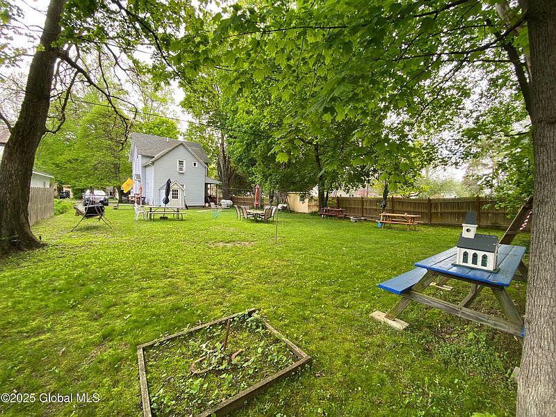 4th image of 24-26 Avenue A