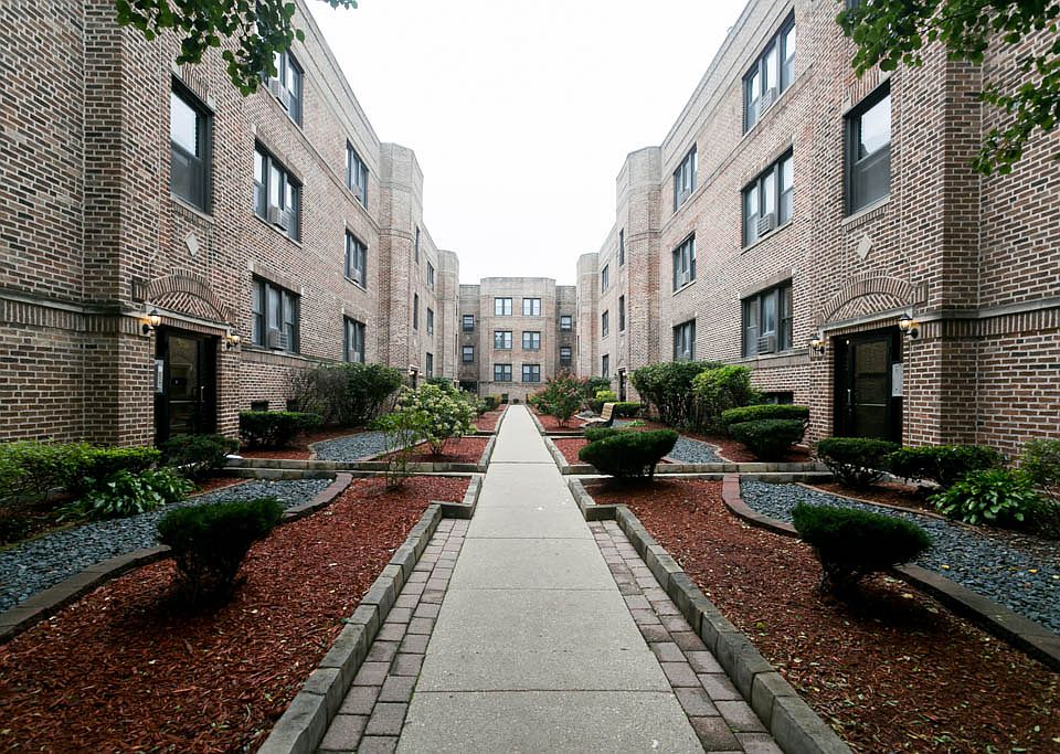 1st image of 3720.5 N Pine Grove Ave Unit 3W