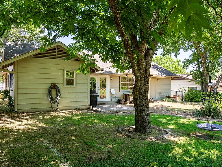 8511 Jamestown Dr — Photo 22