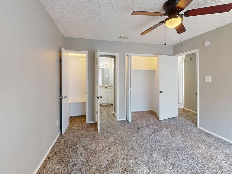 Davis Square Apartments — Photo 13