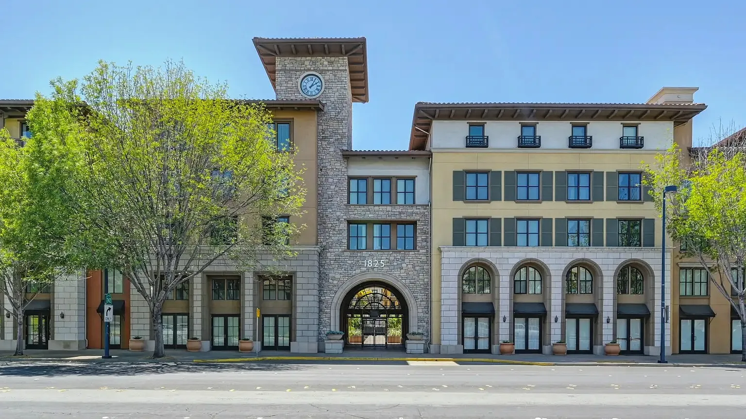 Renaissance Square — Photo 2