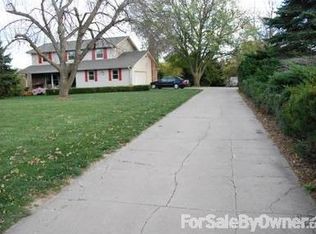 11213 Highland Dr, Papillion, NE 68133