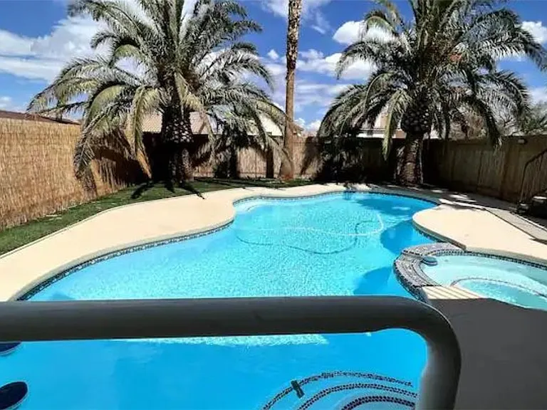 908 Carmel Shores Dr — Photo 8