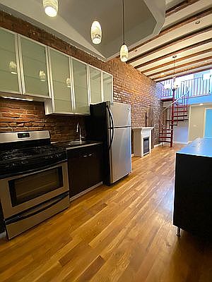2nd image of 1341 Hancock St #33