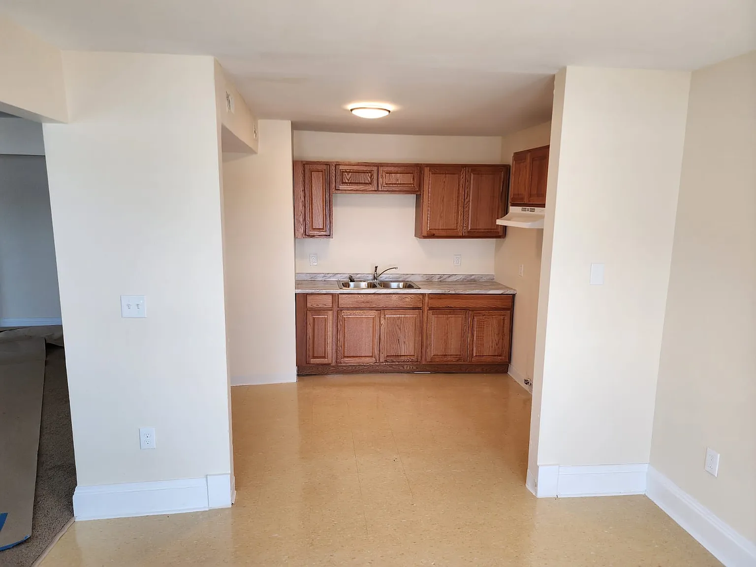 3 bed, 1.5 bath, 1160 sqft, $1,000 — Photo 1
