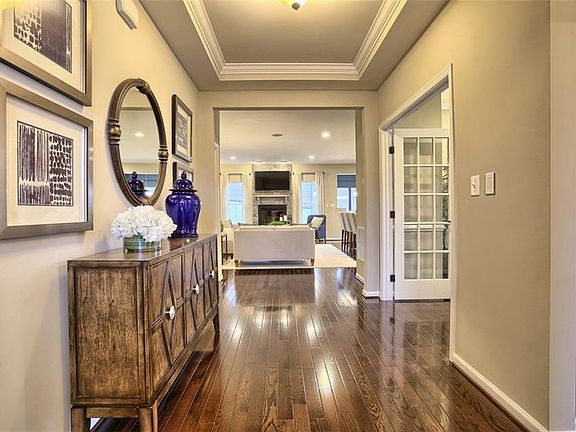 3rd image of 2096 Canterbury Dr