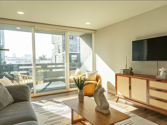 3rd image of 4043 1st Ave #C2