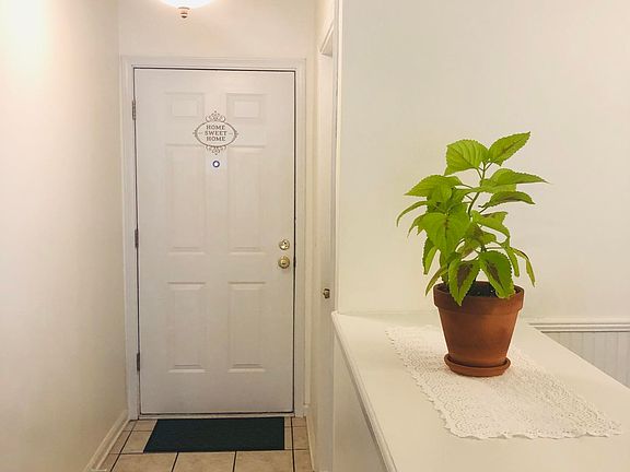 4th image of 1606 Twin Oak Dr W