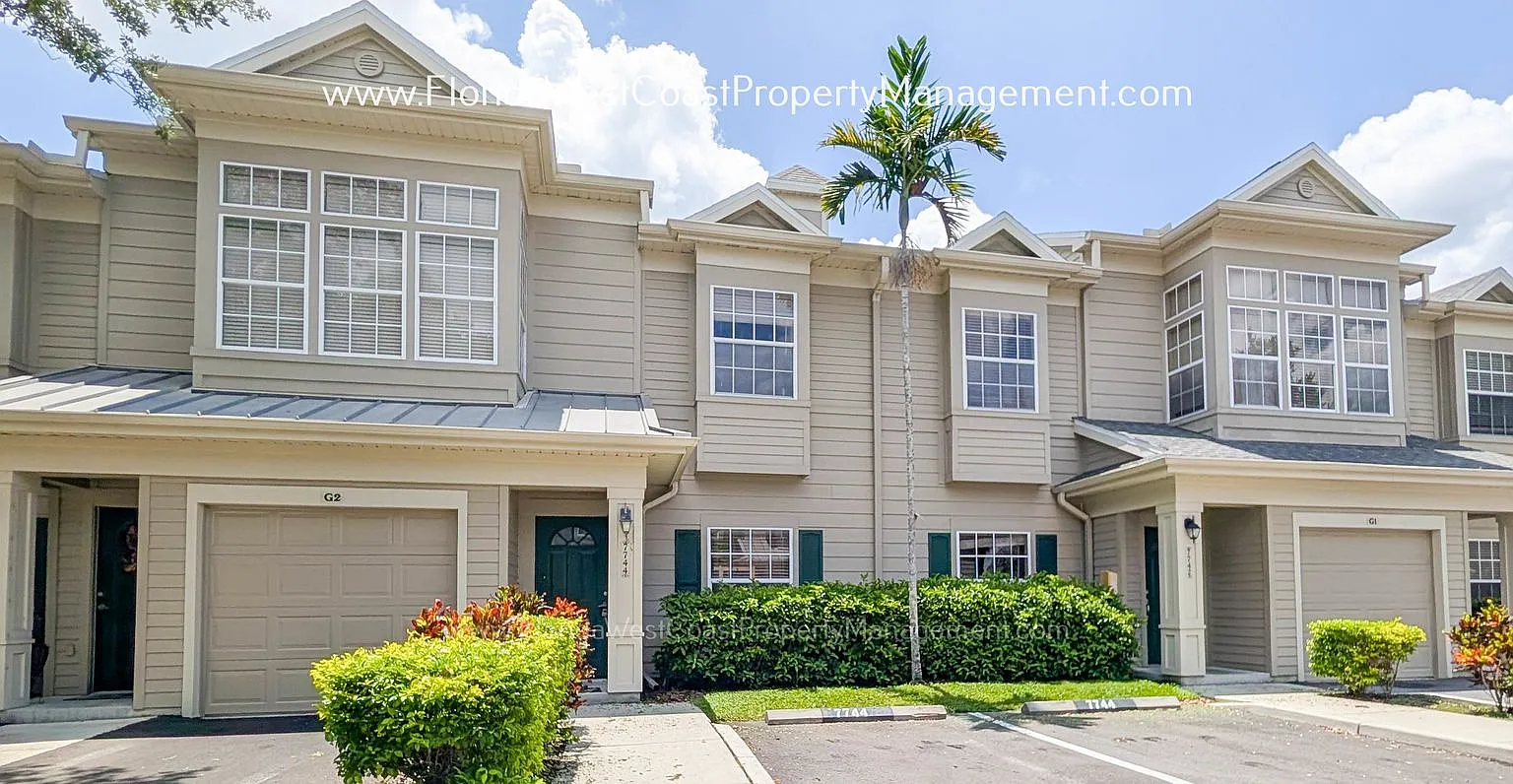 Carolina Landings! 2 Bedroom/2.5 Bath Condo! Super Location- University Parkway — Photo 1