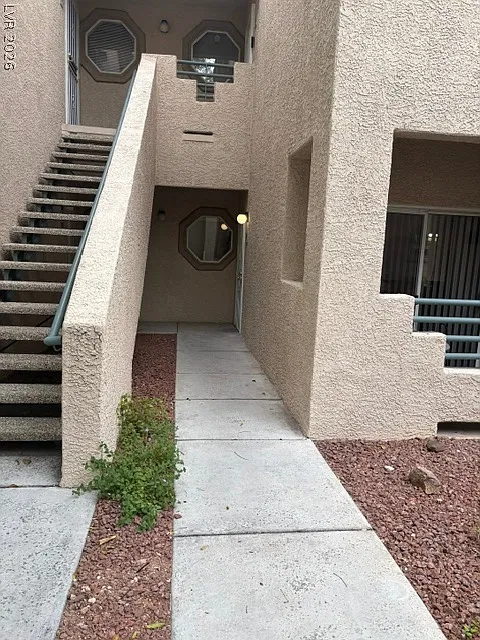 1 bed, 1.0 bath, 723 sqft, $1,100 — Photo 2