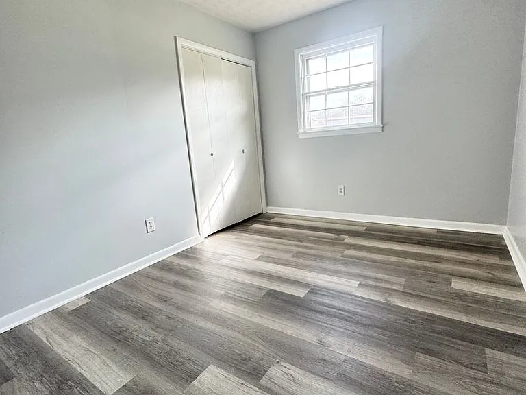 275 Sharon Ln — Photo 5
