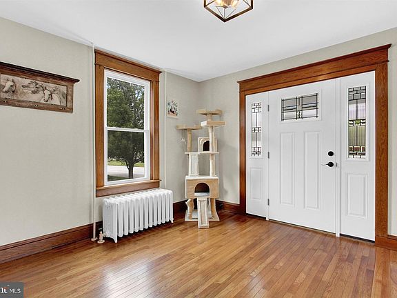 4th image of 259 W King St