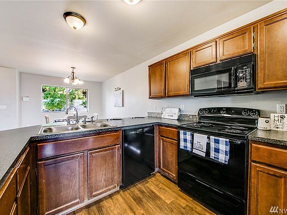 5th image of 20218 40th Ave E