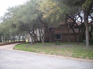 106 Bay Hills Dr, Rockport, TX 78382