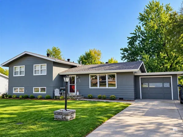 2425 Buena Vista Dr, Manhattan, KS 66502