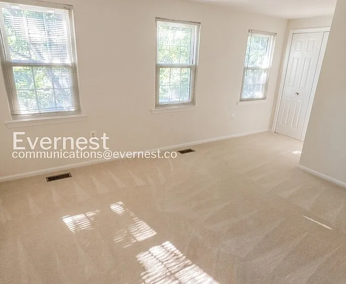 11829 Parliament Dr — Photo 13