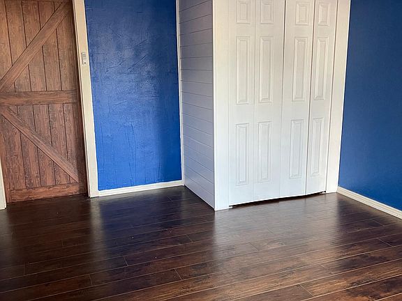 3rd image of 3905 Parkwood Dr