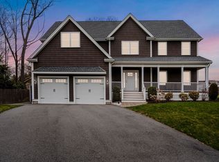 11 Coventry Ln, Stoneham, MA 02180