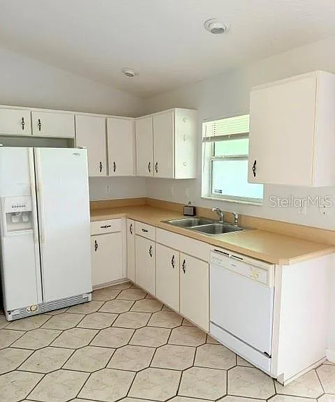 98 Rickenbacker Dr #B — Photo 18