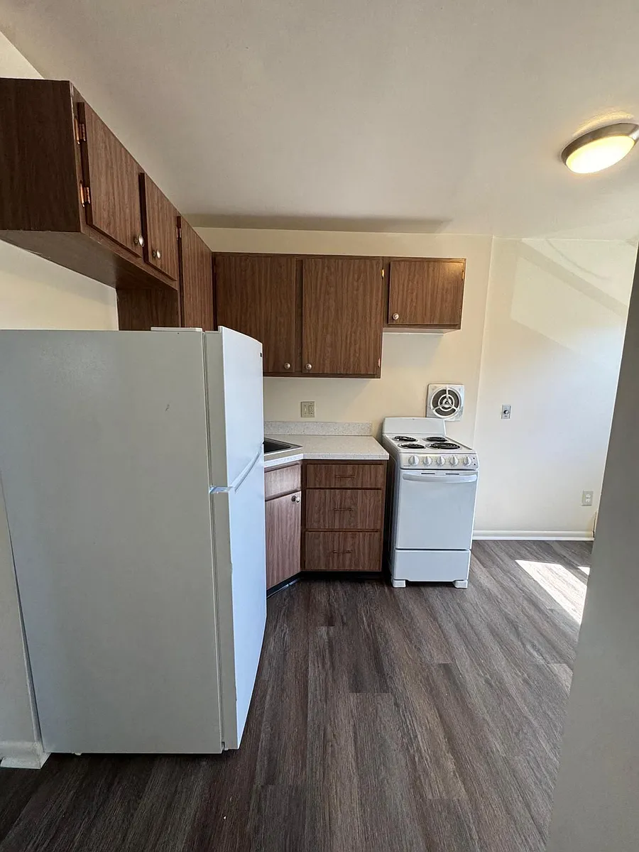 Photo 2 of 5 - 64 W McKinley Ave #11 - Bridgeport, CT Building Photo - 64 W McKinley Ave #11