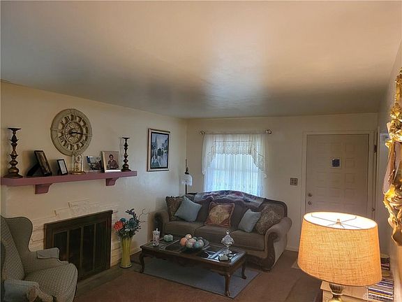 4th image of 1666 Newton Ave