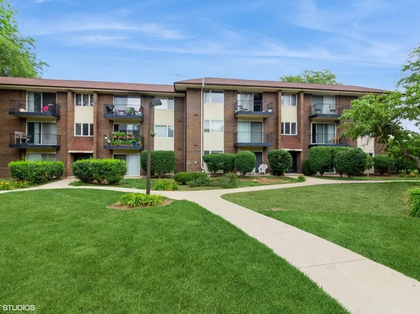 5S066 Pebblewood Ln APT B1, Naperville, IL 60563