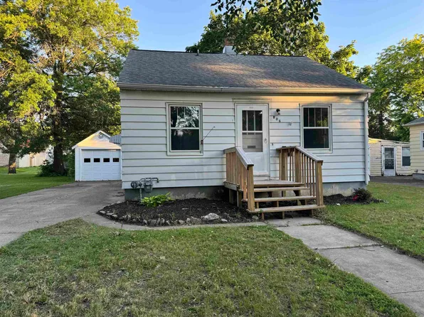 806 9th Ave, Charles City, IA 50616