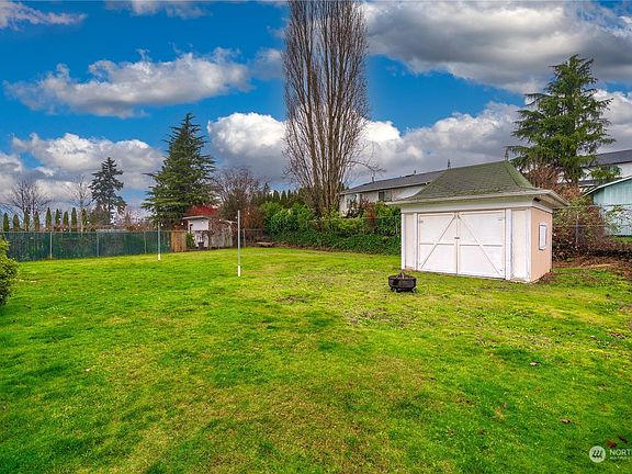 3rd image of 408 16th Avenue Ct