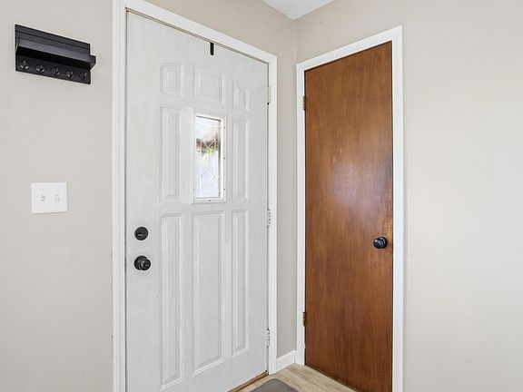 4th image of 333 3rd Ave E