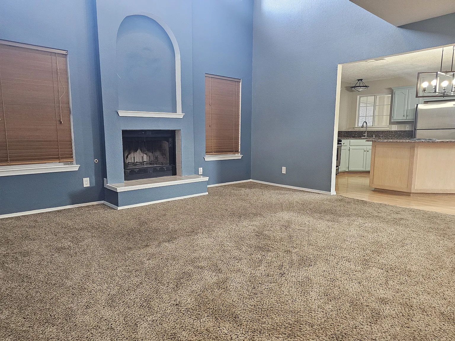 3 bed, 2.5 bath, 1871 sqft, $2,400 — Photo 2