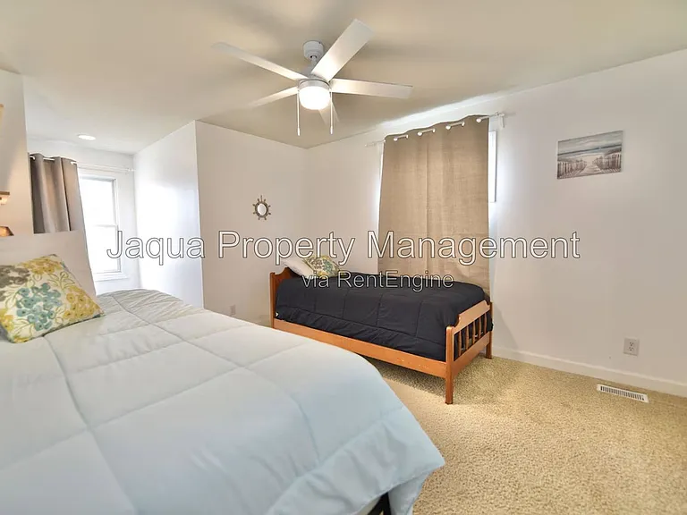 380 Market Pl — Photo 11