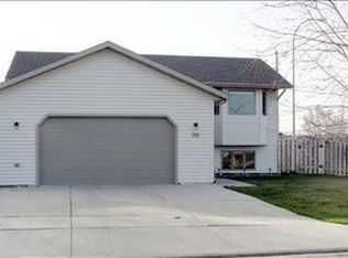 708 Forest Rd, Minot, ND 58701