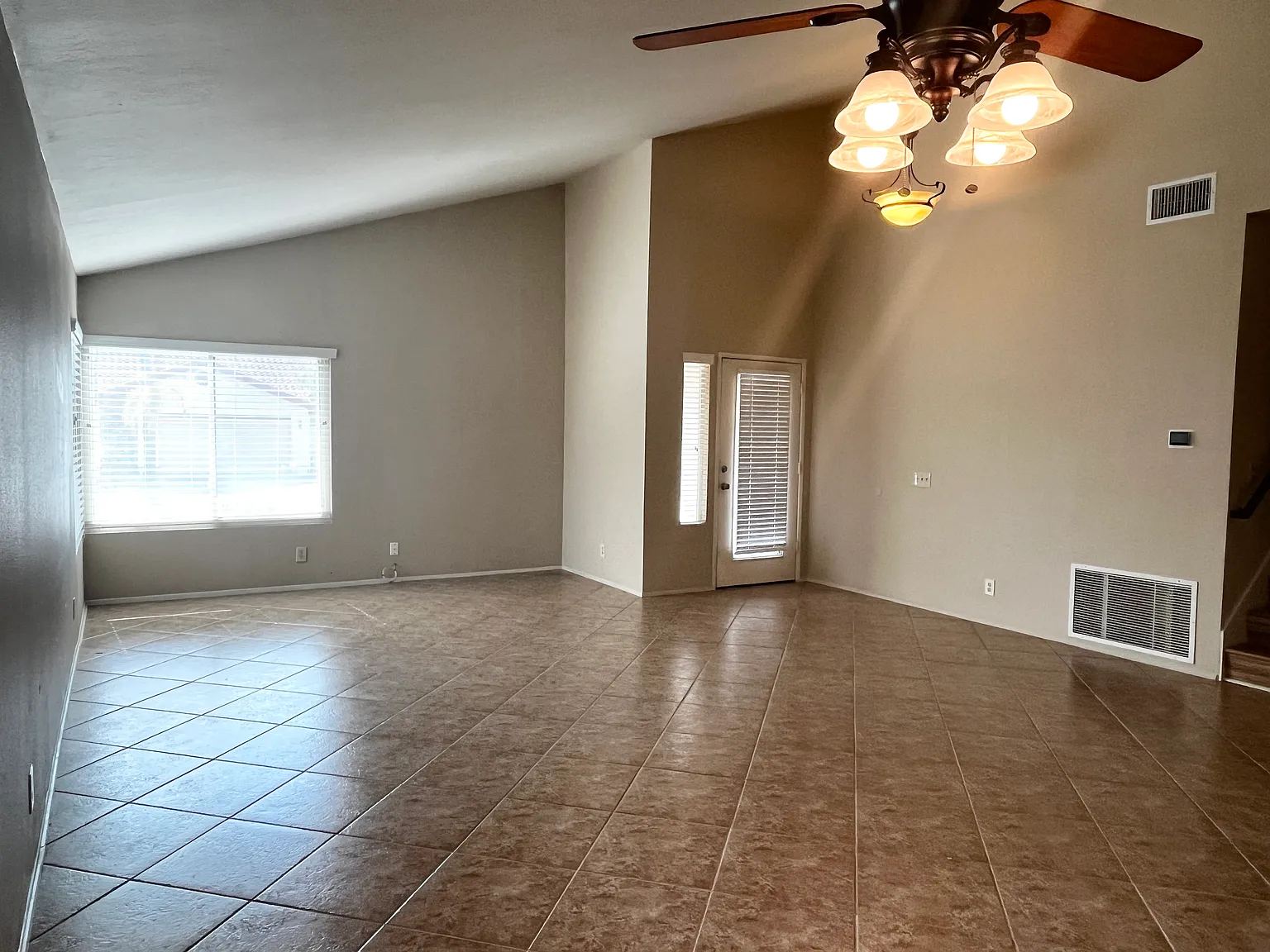 4 bed, 2.5 bath, 2135 sqft, $5,000 — Photo 4