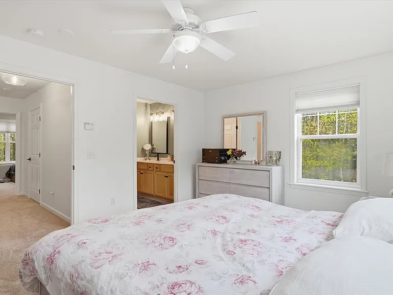 4 Marion Ave #4 — Photo 21