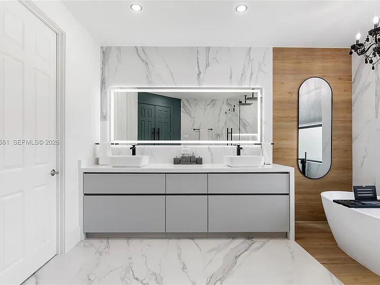 9529 Eden Roc Ct — Photo 56