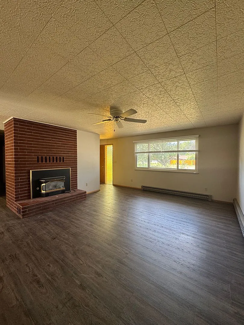 Updated 3-Bedroom Home with Large Fenced Yard — Photo 3