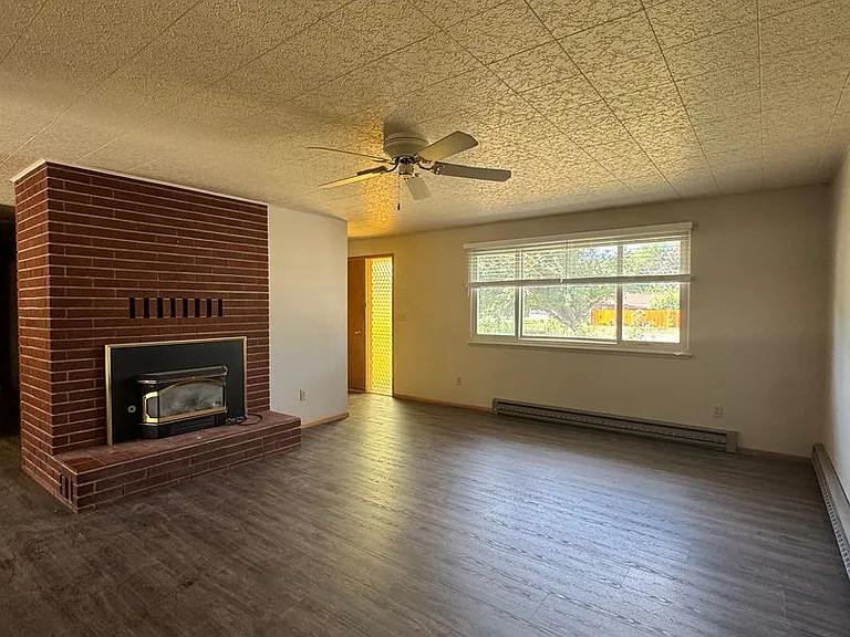 1702 College Pl — Photo 3