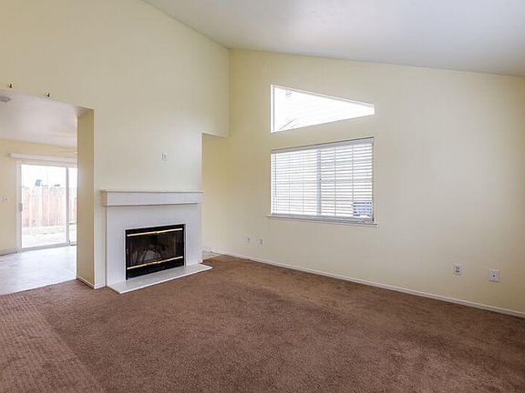 3rd image of 83 Arista Ln