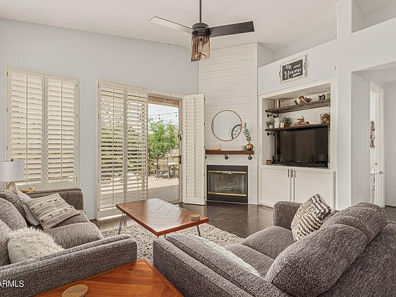 2nd image of 1248 E VOLTAIRE Avenue