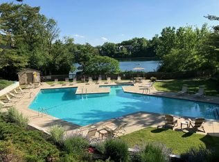 1212 Lake Shore Dr #251, Columbus, OH 43204