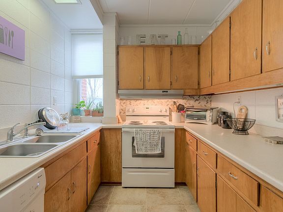 5th image of 904 Brightwood Manor Dr #A-8