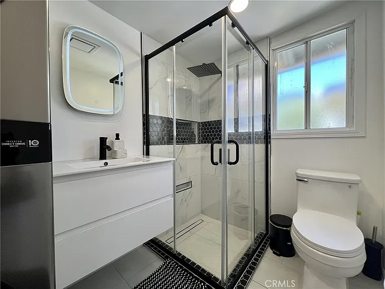 1157 W 2nd St — Photo 10