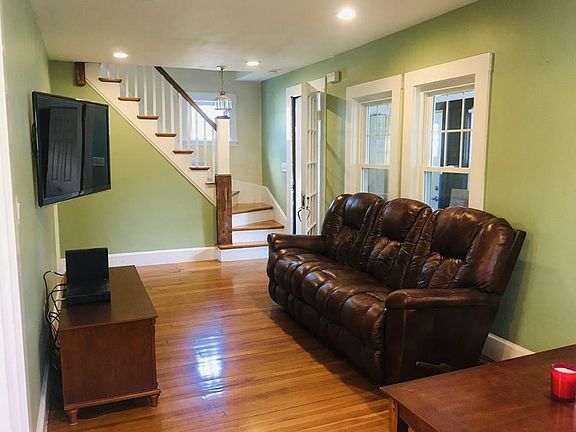 5th image of 114 Mill St