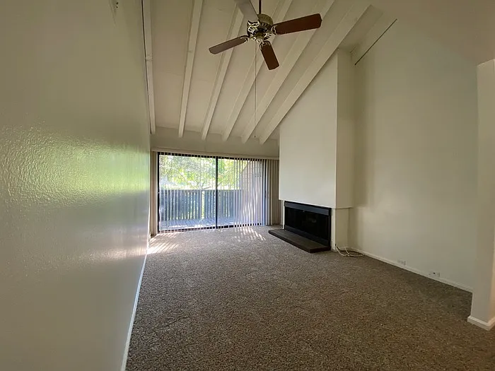 2 bed, 1.5 bath, 962 sqft, $1,795 — Photo 3