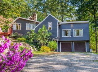 322 W Lakeshore Dr, Highland Lakes, NJ 07422